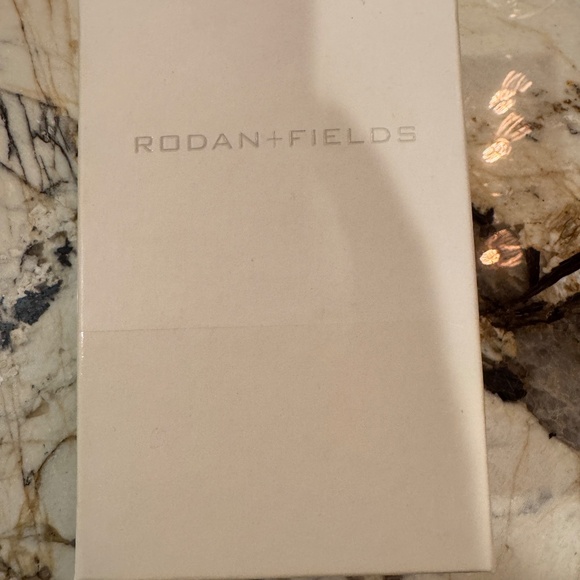 NEW Rodan + Fields Pore Cleansing MD - Picture 5 of 6